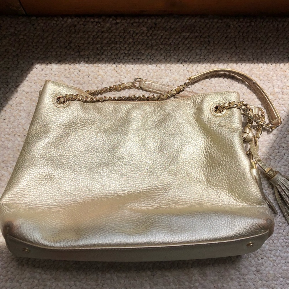 Tory Burch Thea Slouchy Chain Tote Bag in Gold - Picture 5 of 10